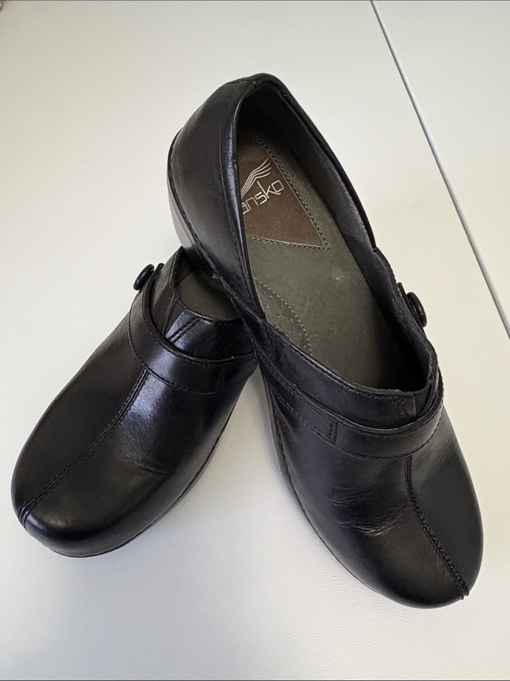 Dansko (40) Size 9 Black Slip-On Leather Clogs with Buckle Accent #0044